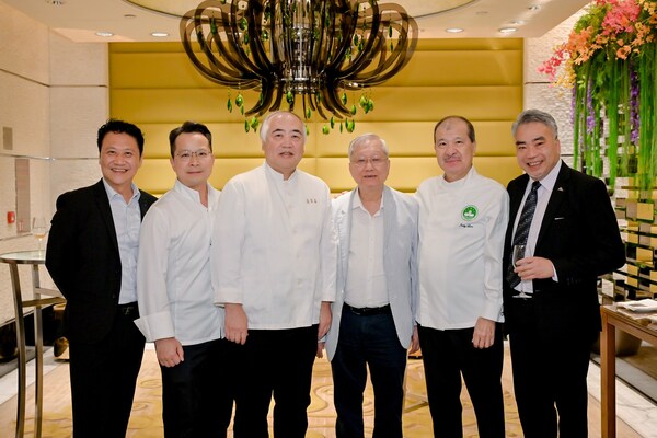 1_Executive_Manager_of_Galaxy_Macau_Tam_Chai_Yu_Chun_Eric_Lai__Vice_President__Chinese_Culinary__Gal