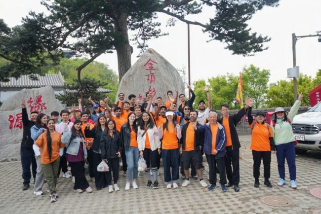 “京西福地・寻迹百年”重走古香道徒步活动圆满举行 中外参与者共赴百年民俗之约